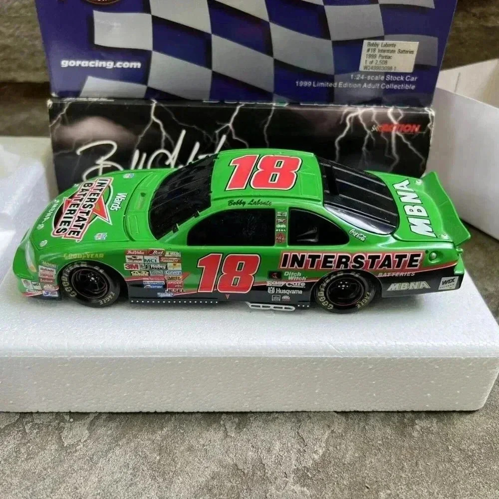 COLLECTIBLE NASCAR Bobby Labonte #18 Interstate Batteries 1:24 Scale Diecast